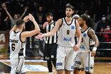 BaskeLeague Φινάλε   Α γ'ύρου με Τσαλμπούρη Αγραβανη να συναναγωψνίζονται τούς ξένους πρώτους σκόρερ