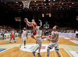 BASKET LEAGUE  Ερυθρόλευκα  νουμερα